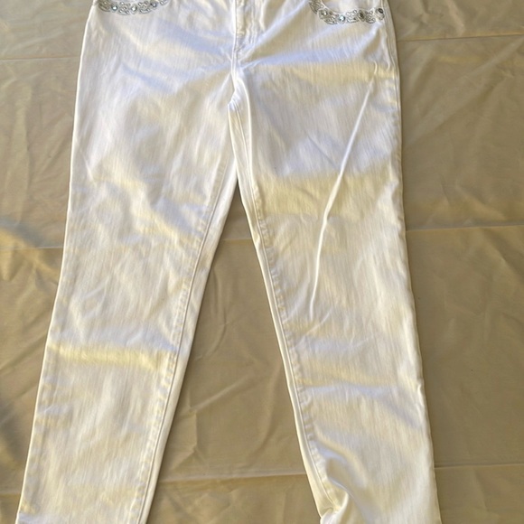 Chico's So Slimming White Embellished jeans rhinestone like new - Picture 4 of 7